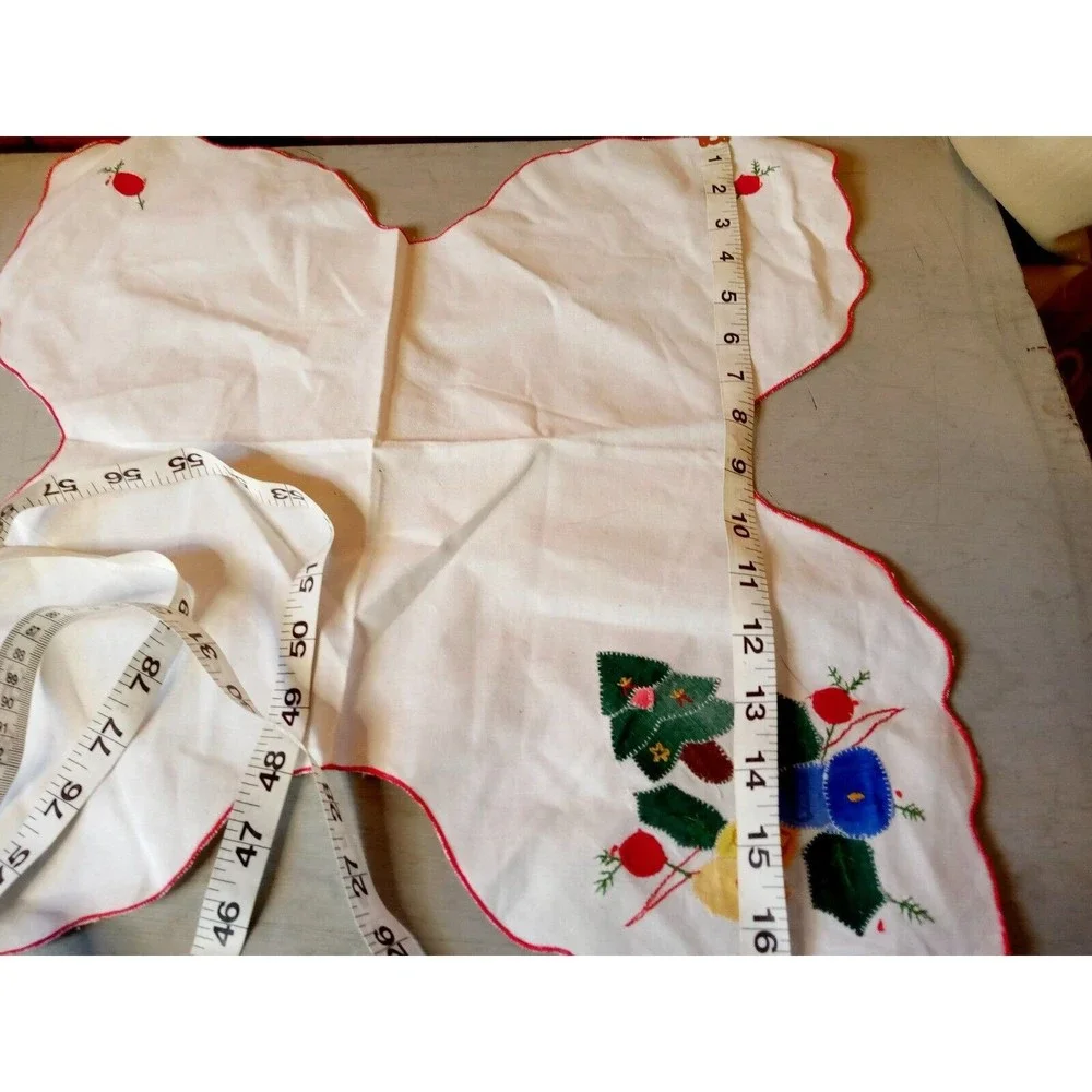 VINTAGE Christmas EMBROIDERED White‎ Bread Basket Linen